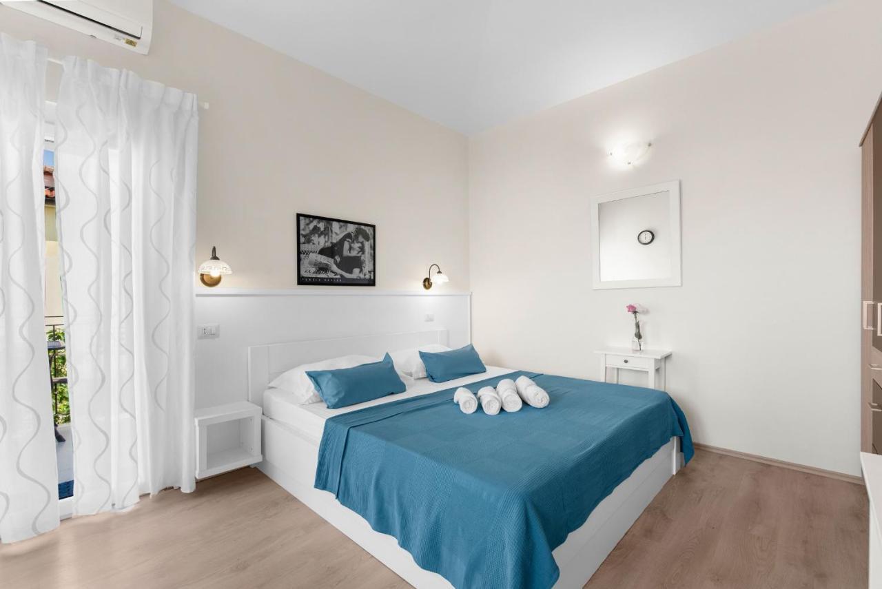 Villa Hope - Apartments With Shared Pool Porec Exterior photo