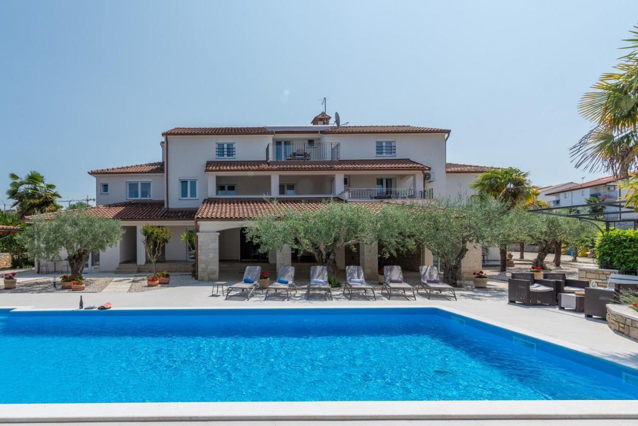 Villa Hope - Apartments With Shared Pool Porec Exterior photo