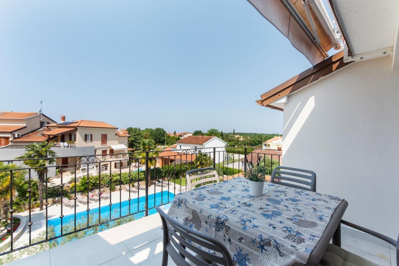 Villa Hope - Apartments With Shared Pool Porec Exterior photo