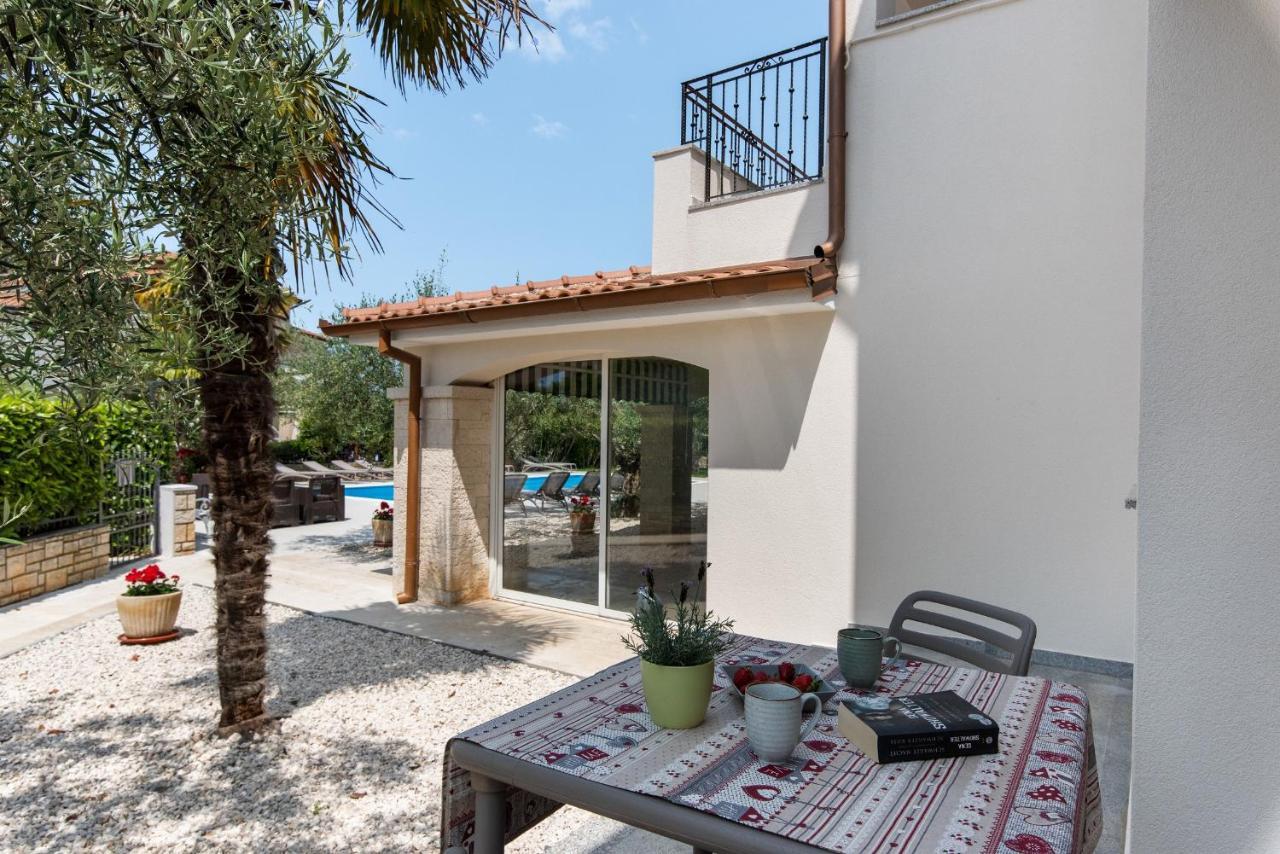 Villa Hope - Apartments With Shared Pool Porec Exterior photo