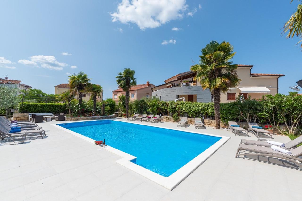Villa Hope - Apartments With Shared Pool Porec Exterior photo