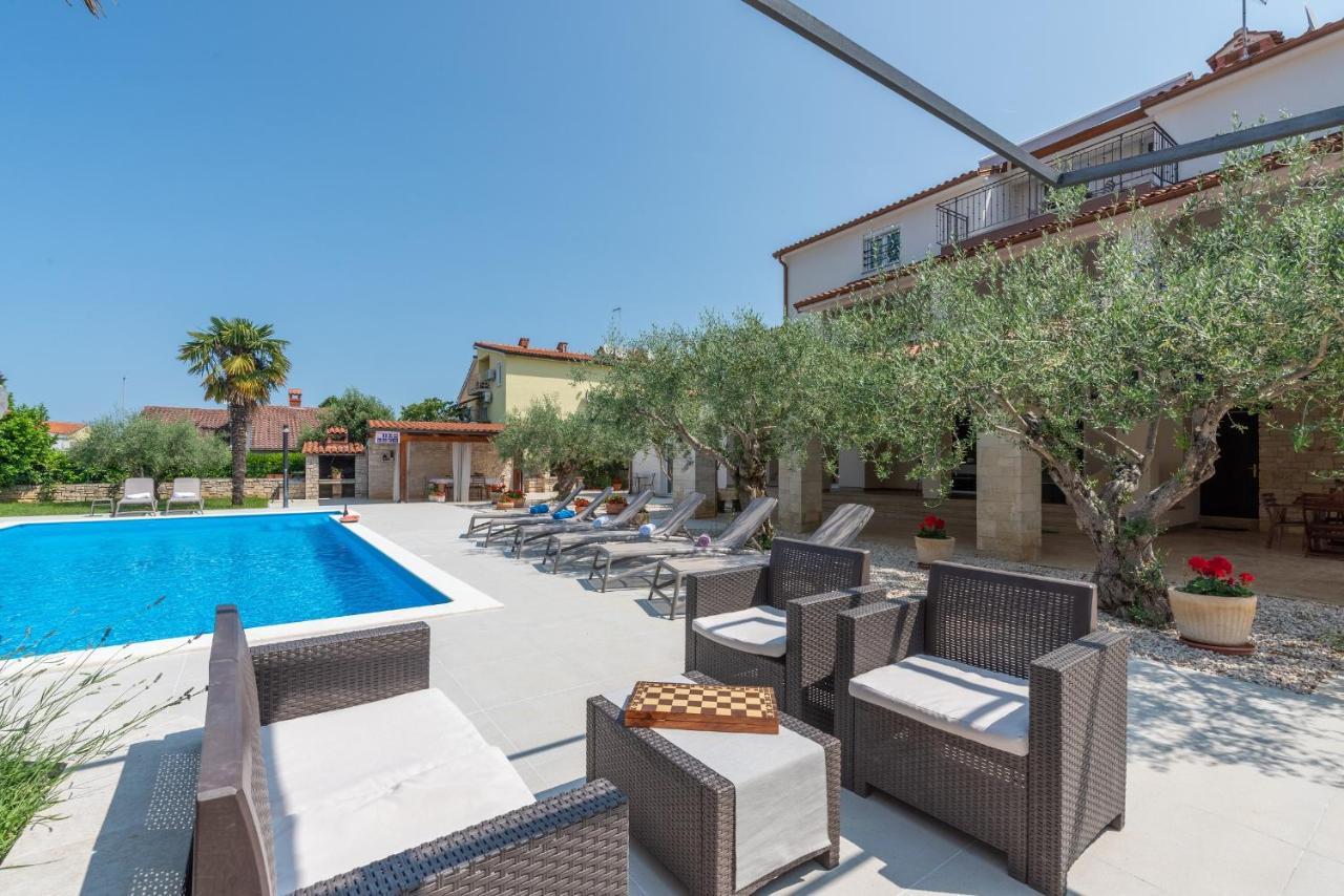 Villa Hope - Apartments With Shared Pool Porec Exterior photo