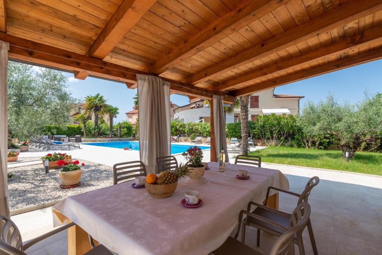 Villa Hope - Apartments With Shared Pool Porec Exterior photo