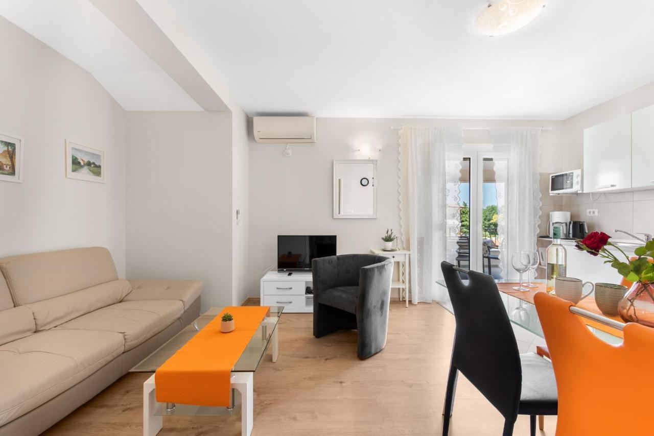 Villa Hope - Apartments With Shared Pool Porec Exterior photo