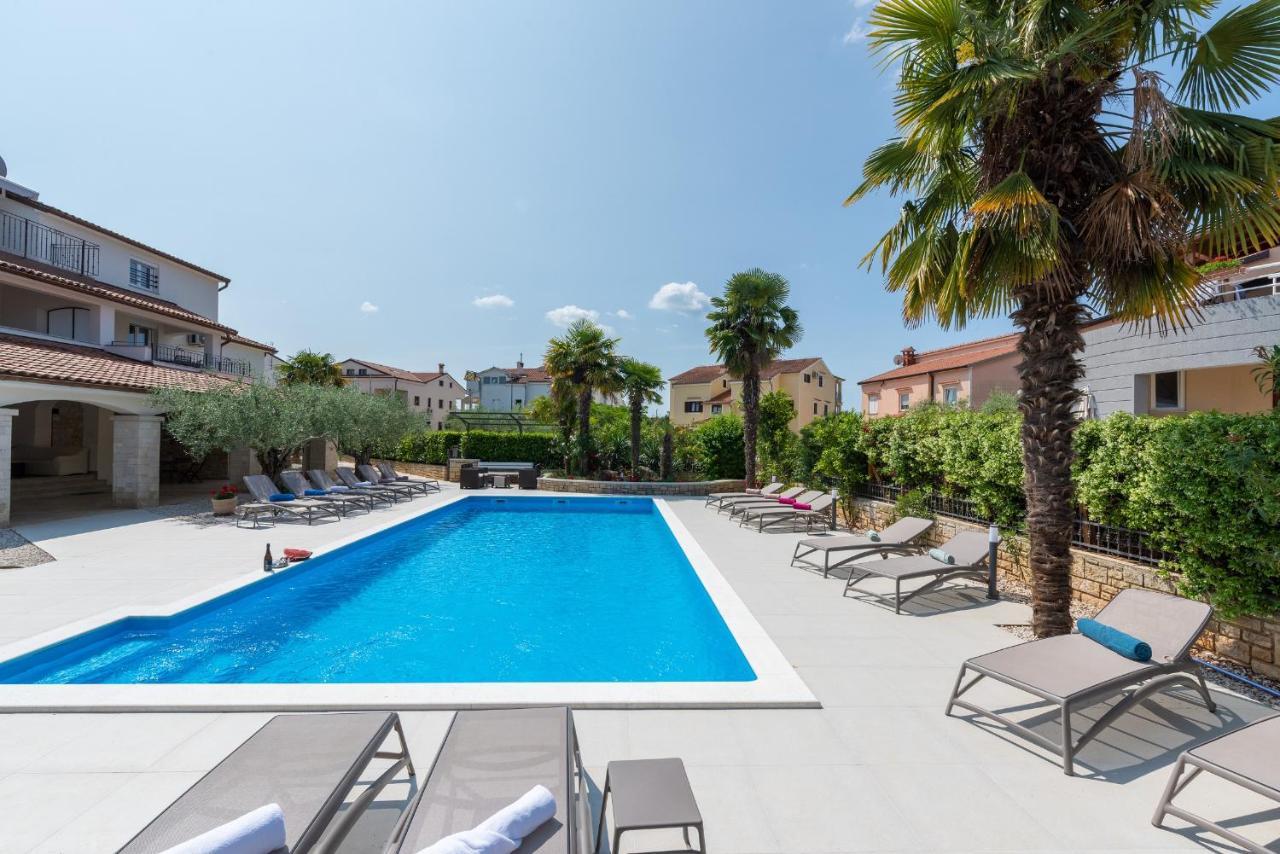 Villa Hope - Apartments With Shared Pool Porec Exterior photo