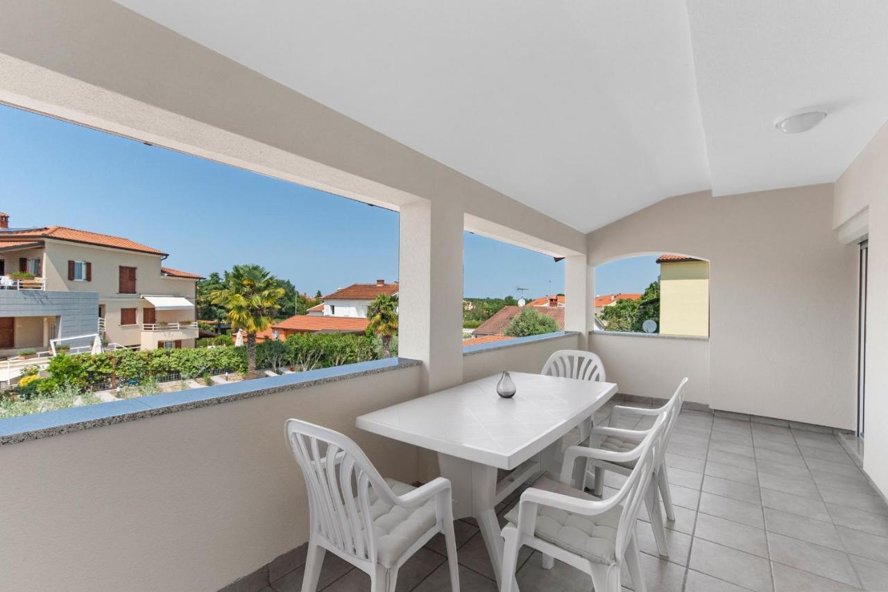 Villa Hope - Apartments With Shared Pool Porec Exterior photo