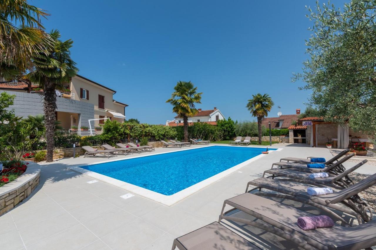 Villa Hope - Apartments With Shared Pool Porec Exterior photo