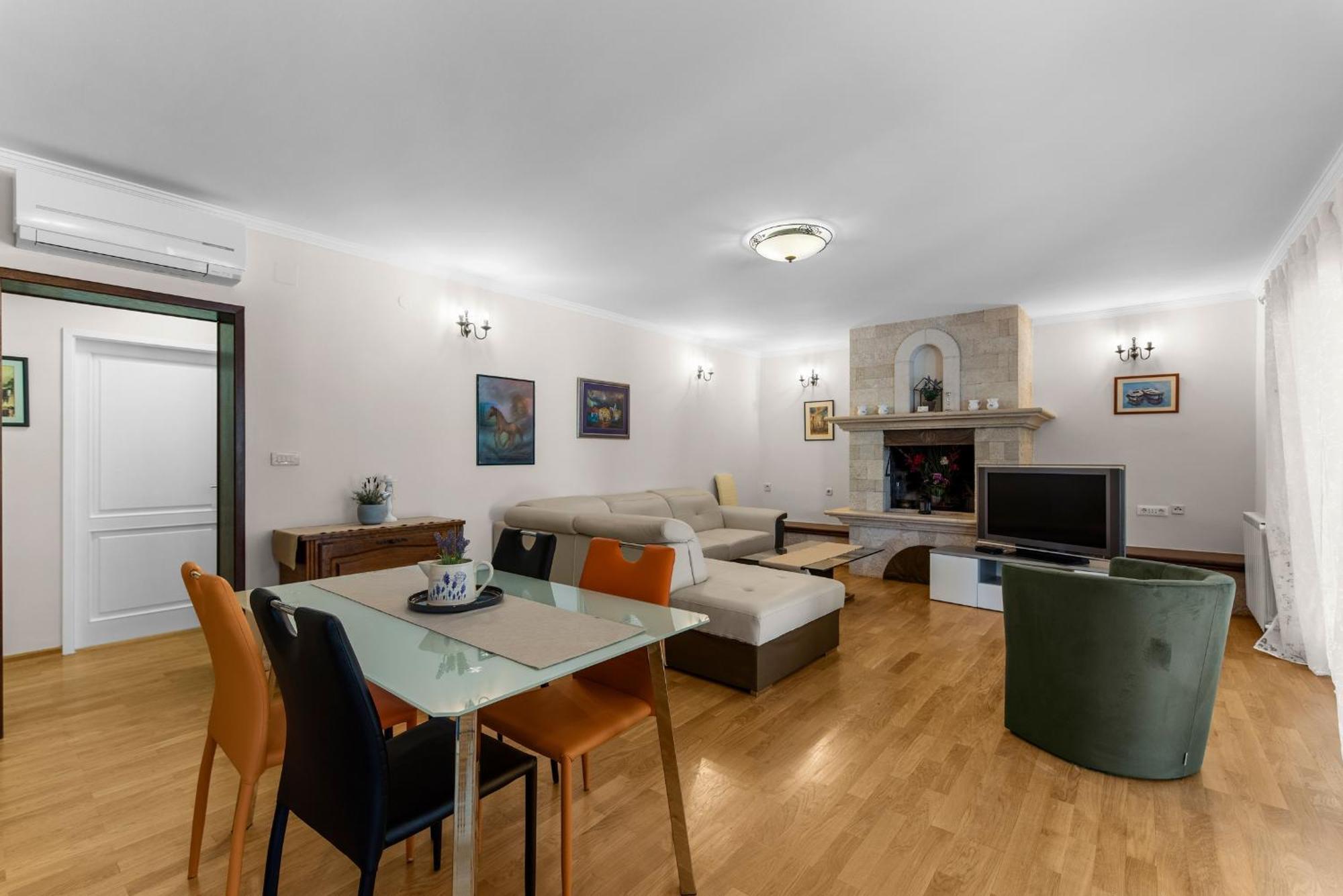 Villa Hope - Apartments With Shared Pool Porec Room photo