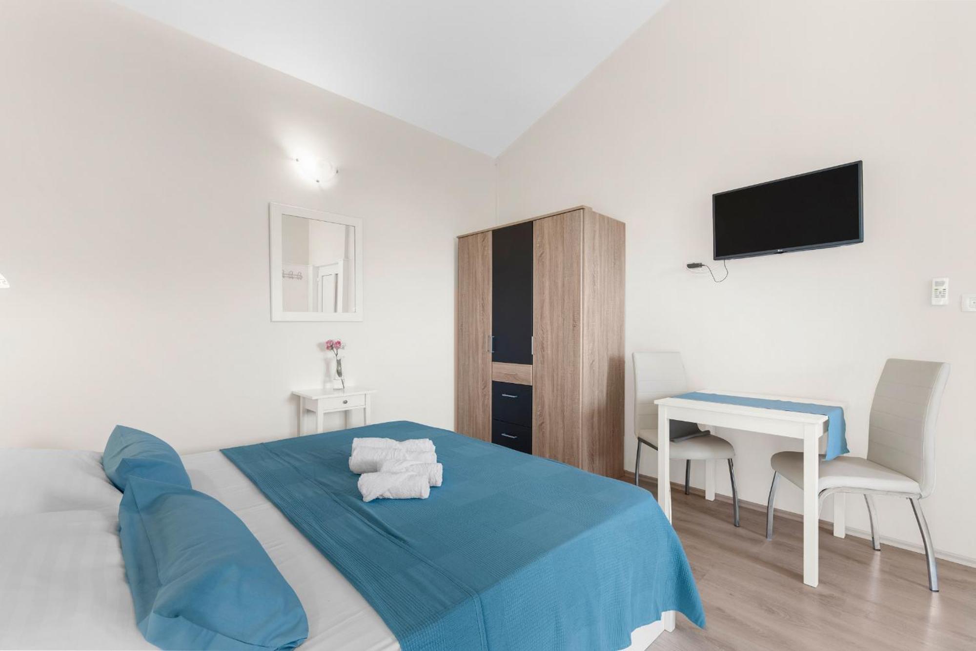 Villa Hope - Apartments With Shared Pool Porec Room photo
