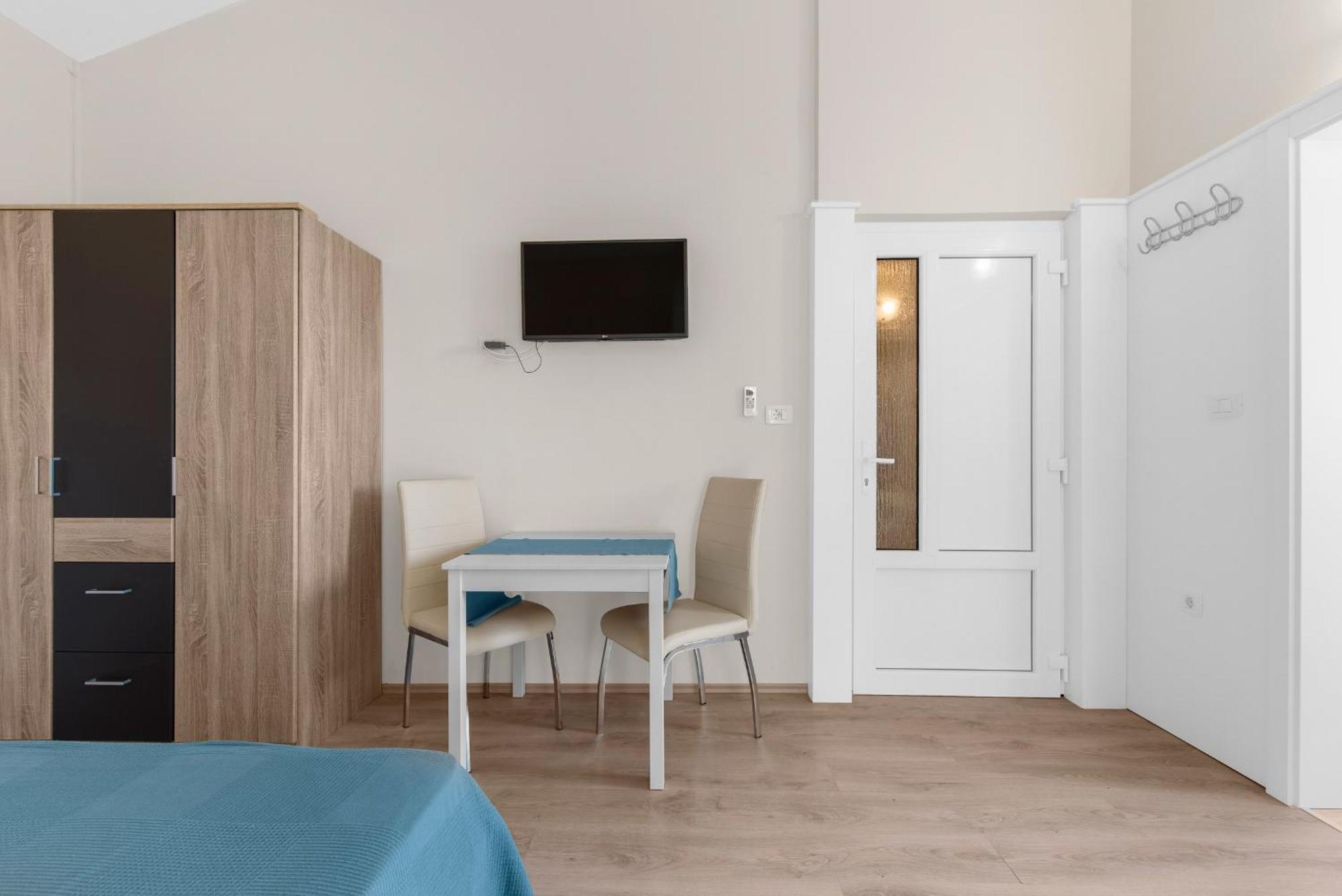 Villa Hope - Apartments With Shared Pool Porec Room photo