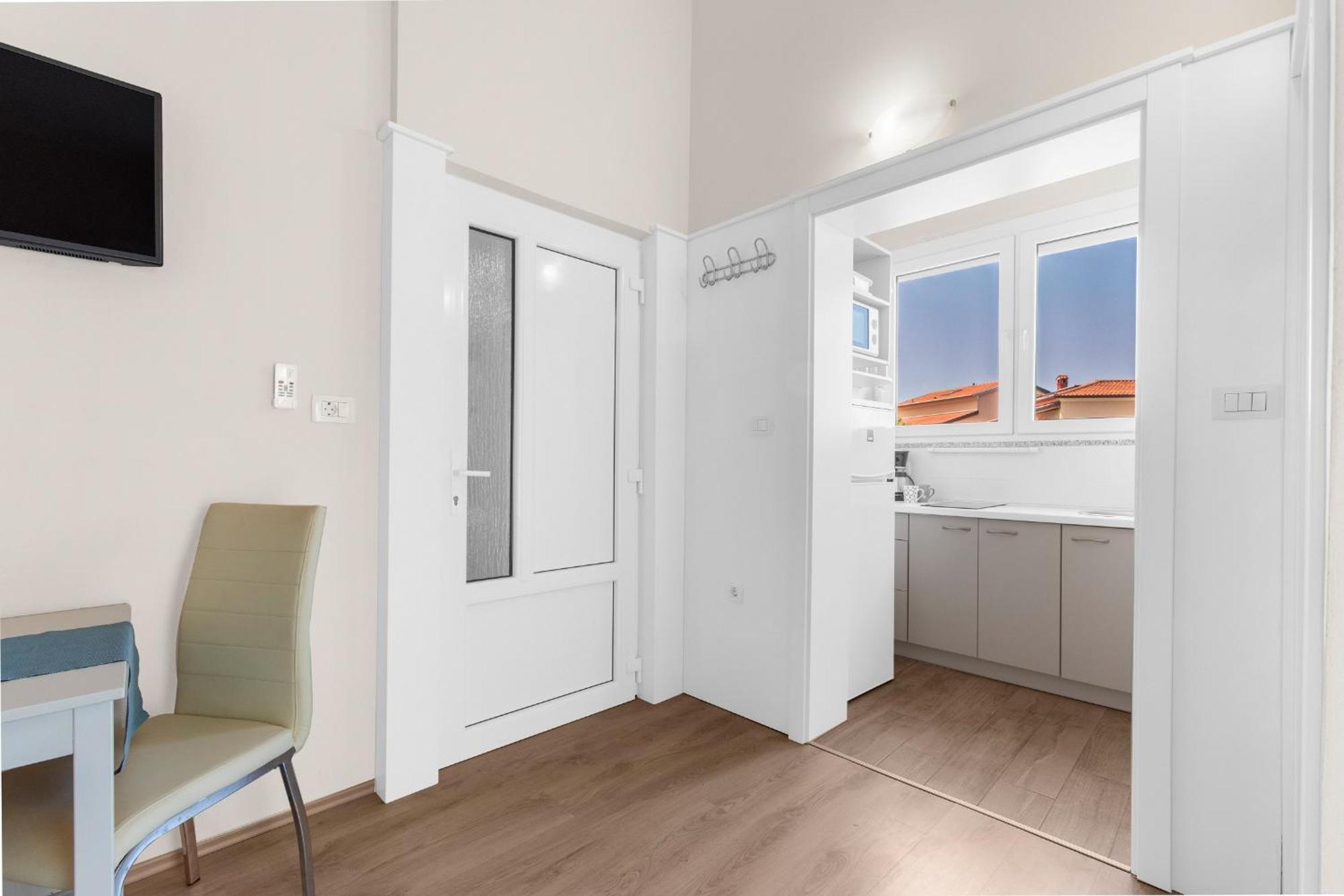Villa Hope - Apartments With Shared Pool Porec Room photo