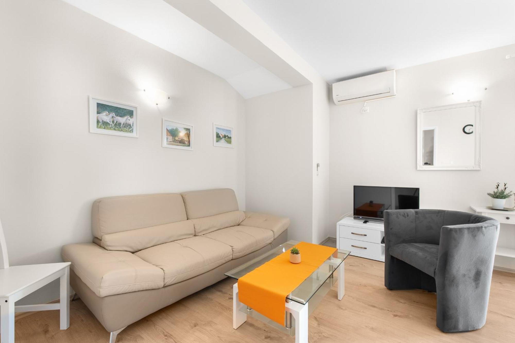 Villa Hope - Apartments With Shared Pool Porec Room photo