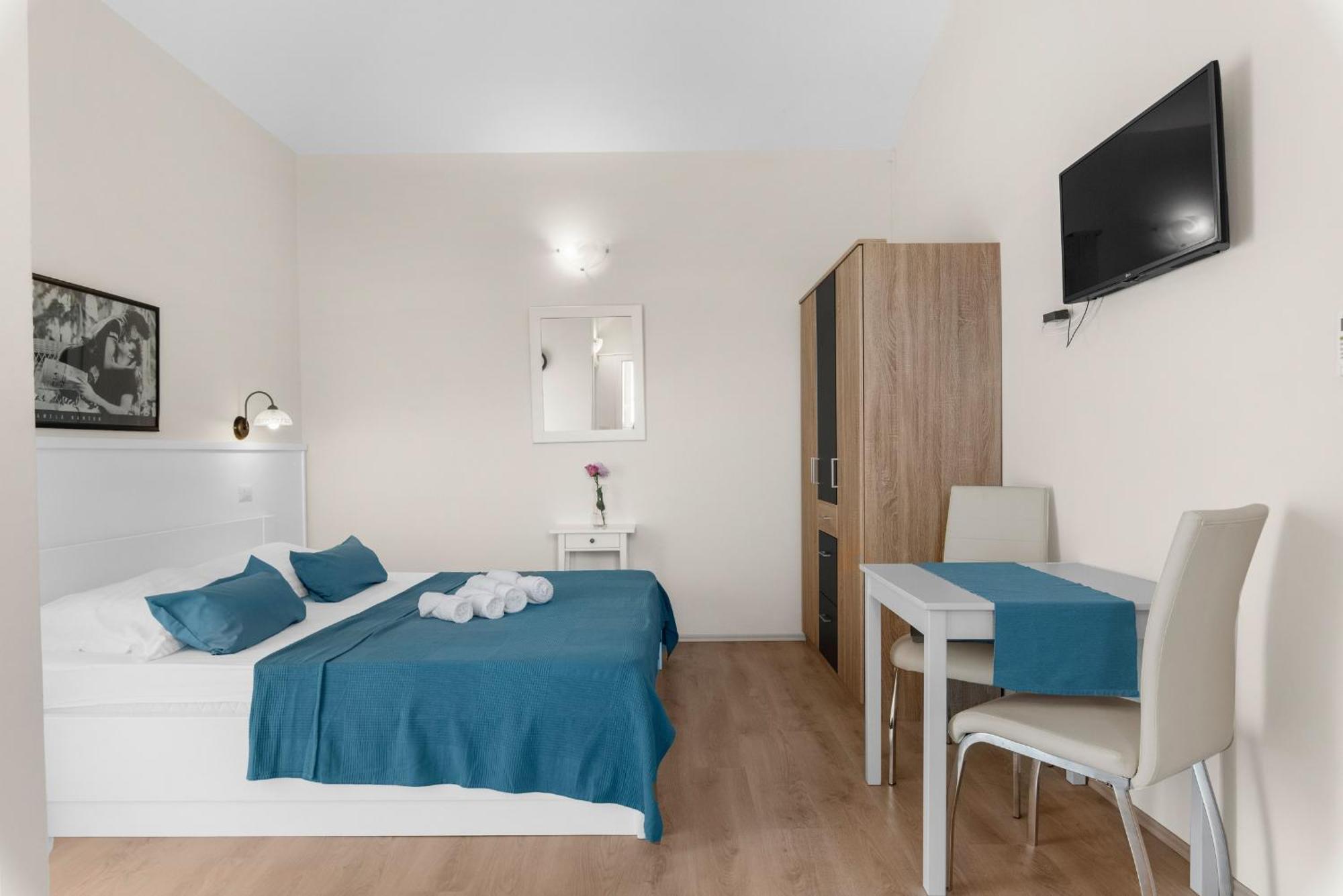 Villa Hope - Apartments With Shared Pool Porec Room photo