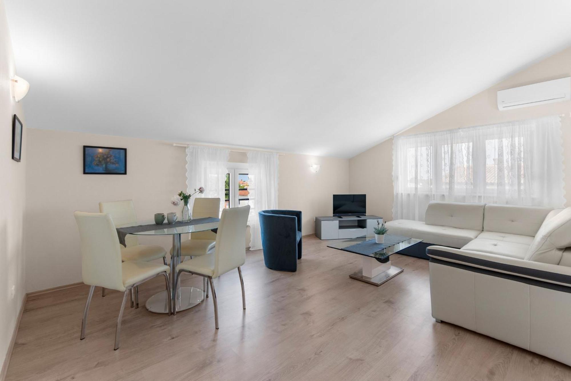 Villa Hope - Apartments With Shared Pool Porec Room photo