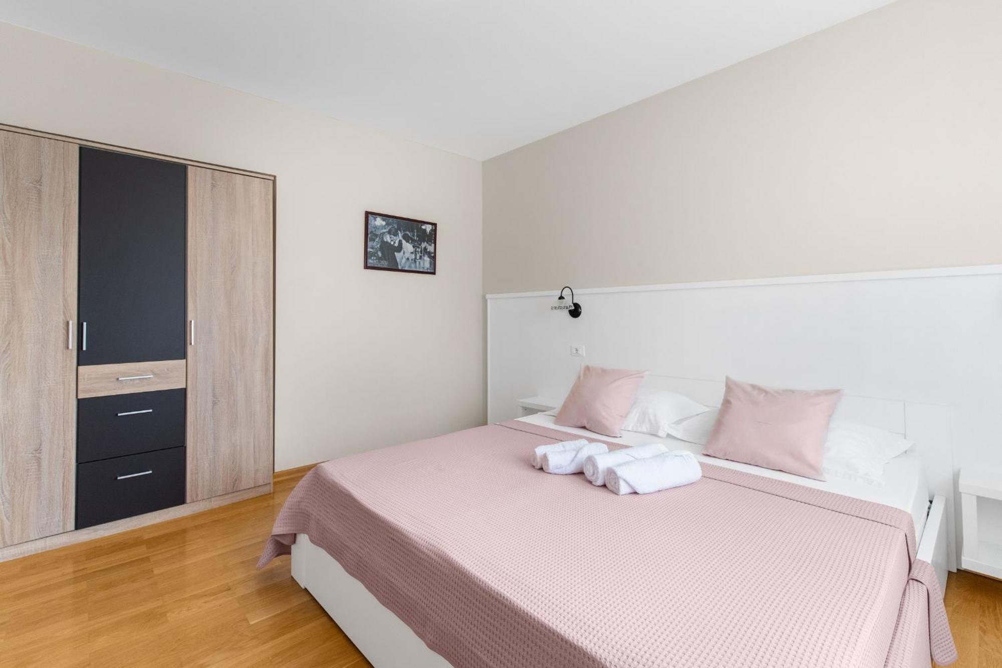 Villa Hope - Apartments With Shared Pool Porec Room photo