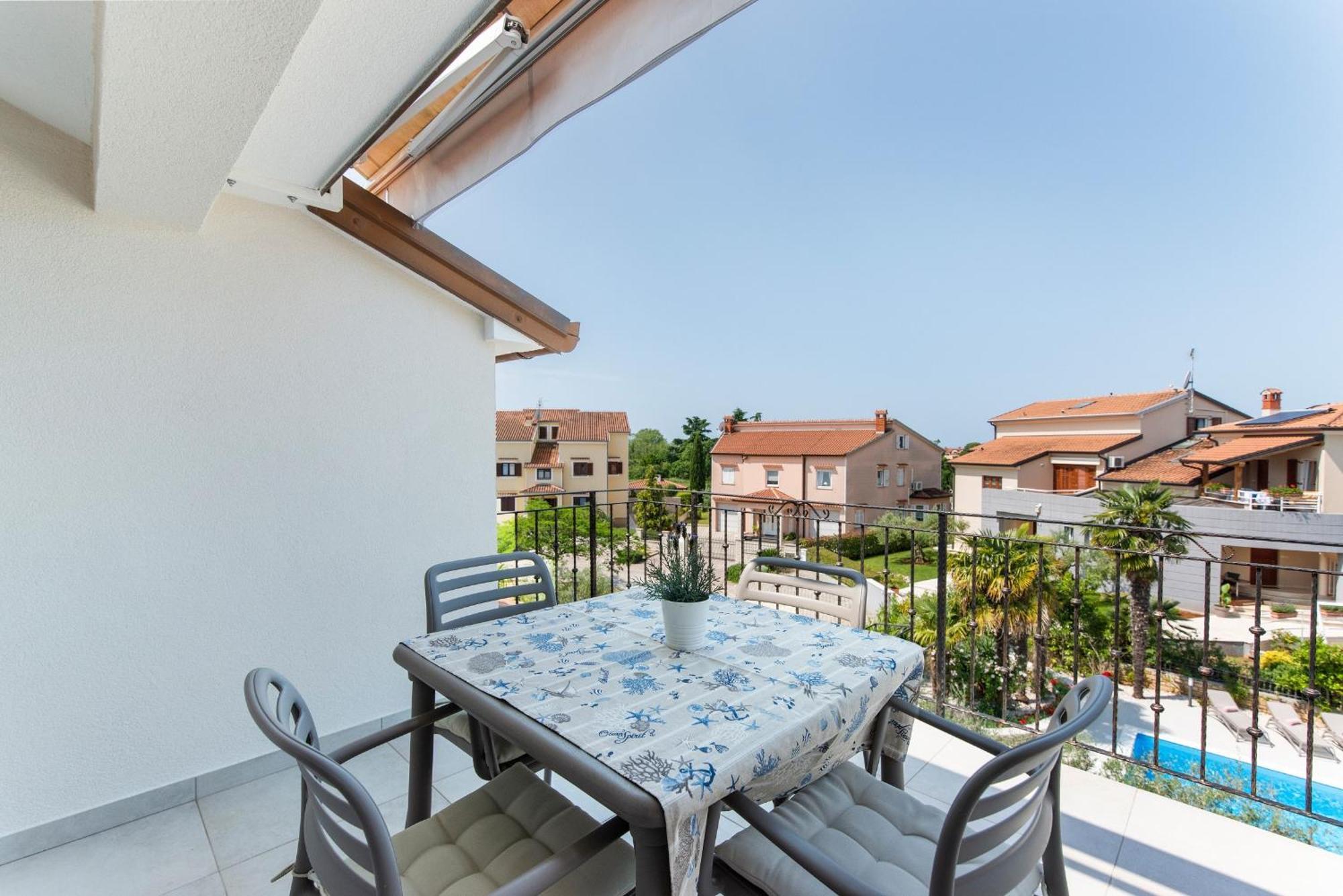 Villa Hope - Apartments With Shared Pool Porec Room photo