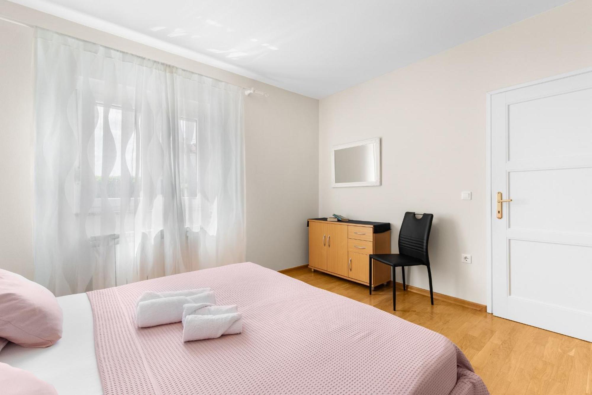 Villa Hope - Apartments With Shared Pool Porec Room photo