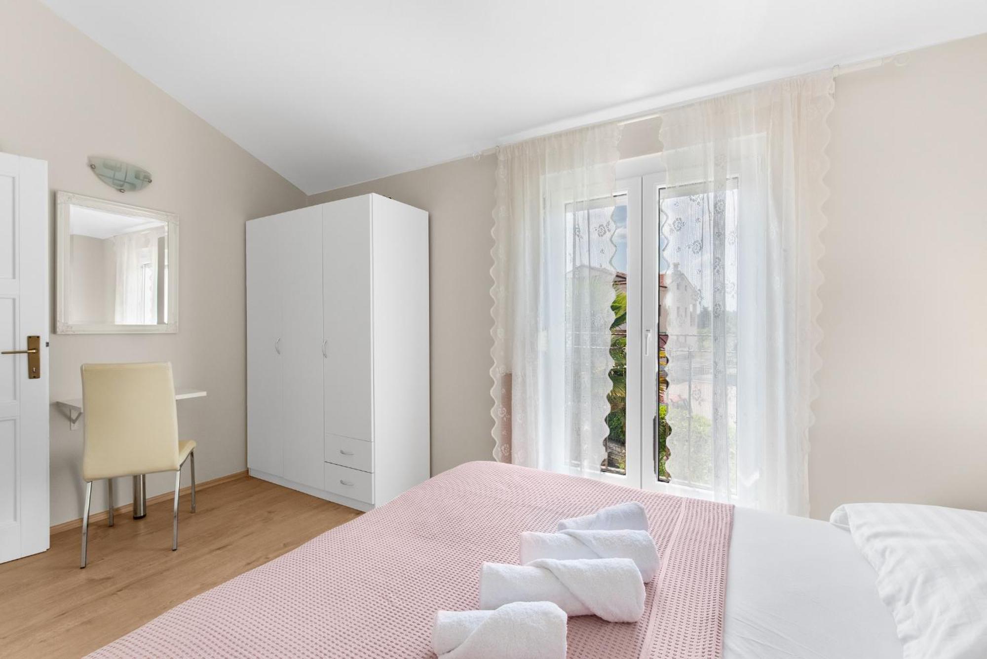 Villa Hope - Apartments With Shared Pool Porec Room photo